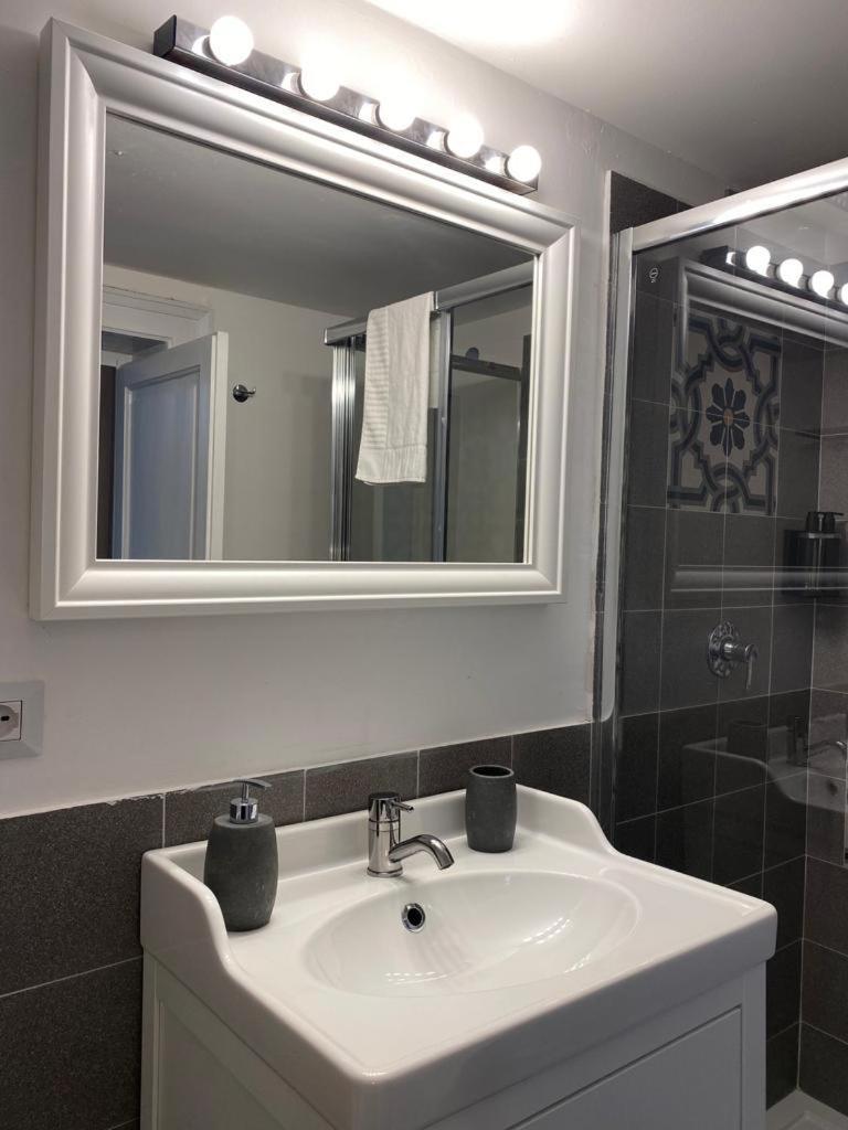 Bari Landlord 242 - Central Station Apartments ภายนอก รูปภาพ