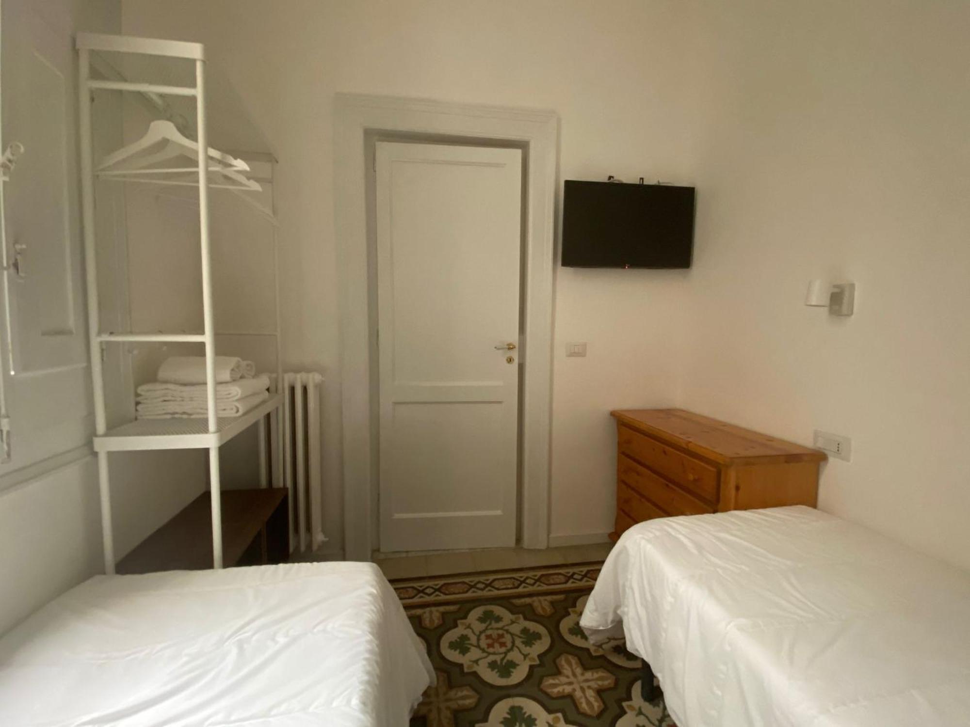 Bari Landlord 242 - Central Station Apartments ภายนอก รูปภาพ