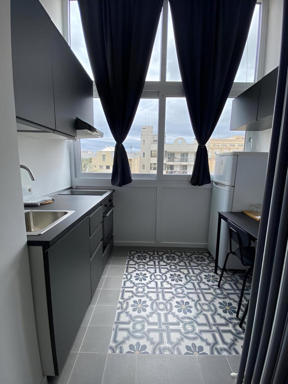 Bari Landlord 242 - Central Station Apartments ภายนอก รูปภาพ