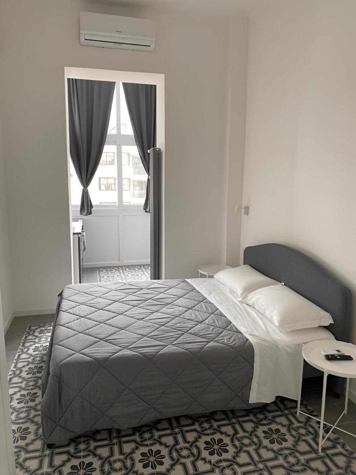 Bari Landlord 242 - Central Station Apartments ภายนอก รูปภาพ