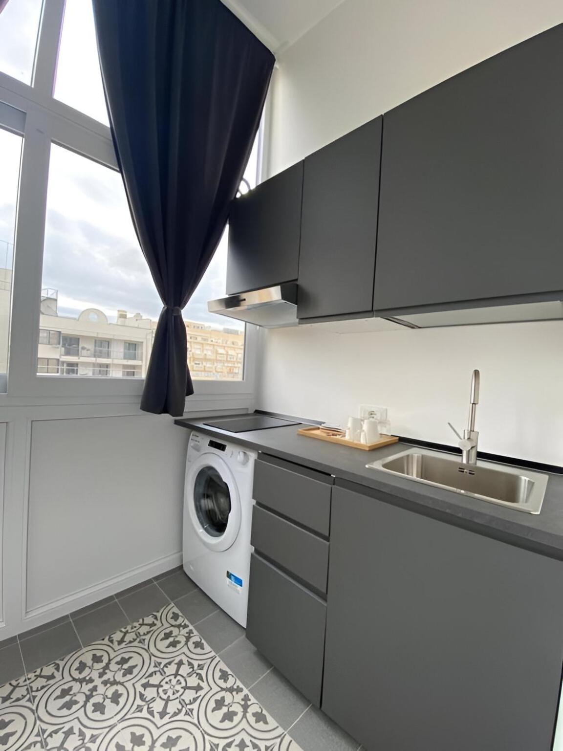 Bari Landlord 242 - Central Station Apartments ภายนอก รูปภาพ