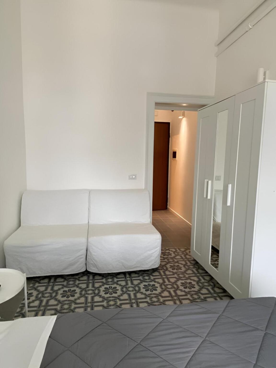Bari Landlord 242 - Central Station Apartments ภายนอก รูปภาพ