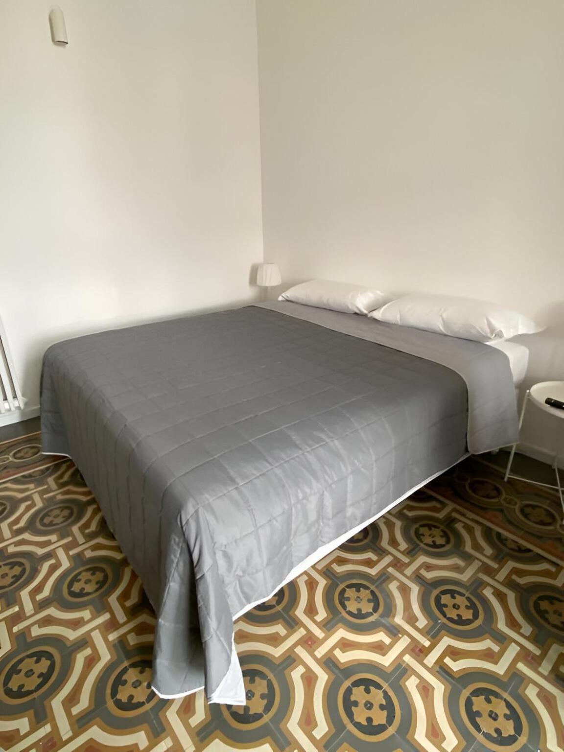 Bari Landlord 242 - Central Station Apartments ภายนอก รูปภาพ