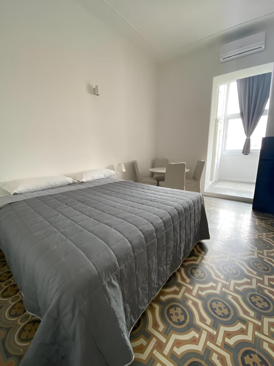 Bari Landlord 242 - Central Station Apartments ภายนอก รูปภาพ