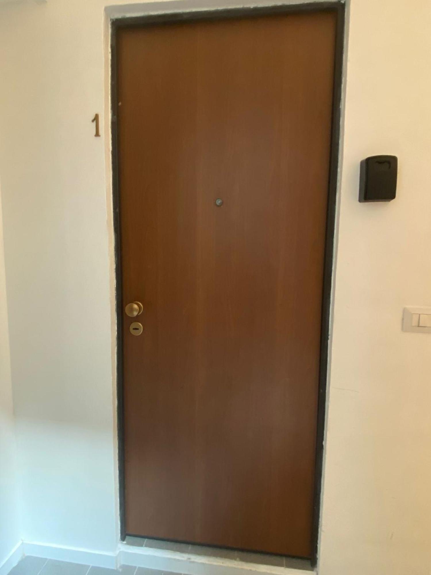 Bari Landlord 242 - Central Station Apartments ภายนอก รูปภาพ