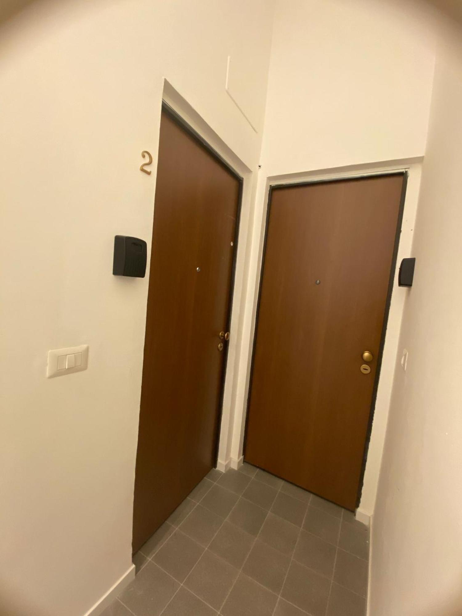 Bari Landlord 242 - Central Station Apartments ภายนอก รูปภาพ