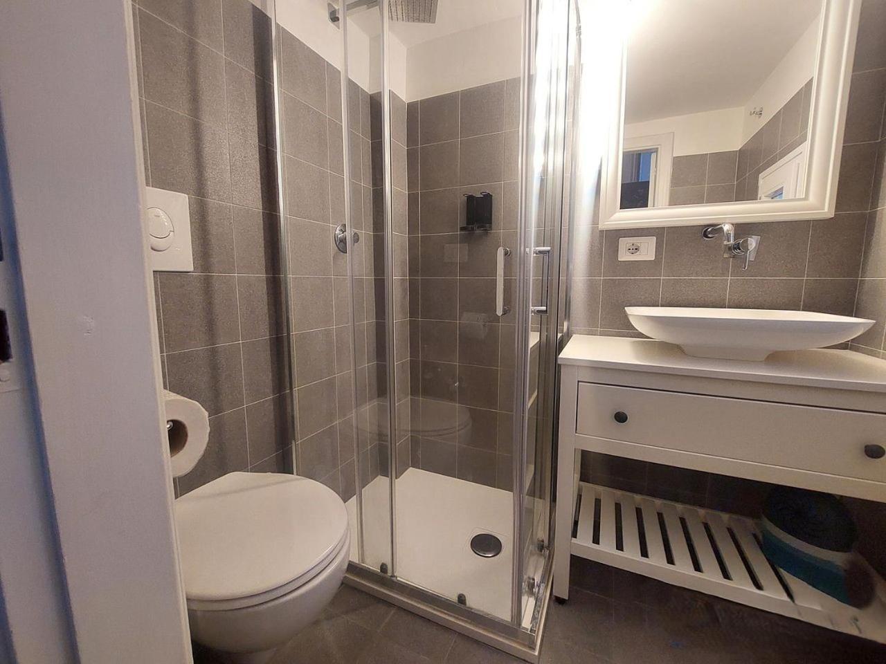 Bari Landlord 242 - Central Station Apartments ภายนอก รูปภาพ
