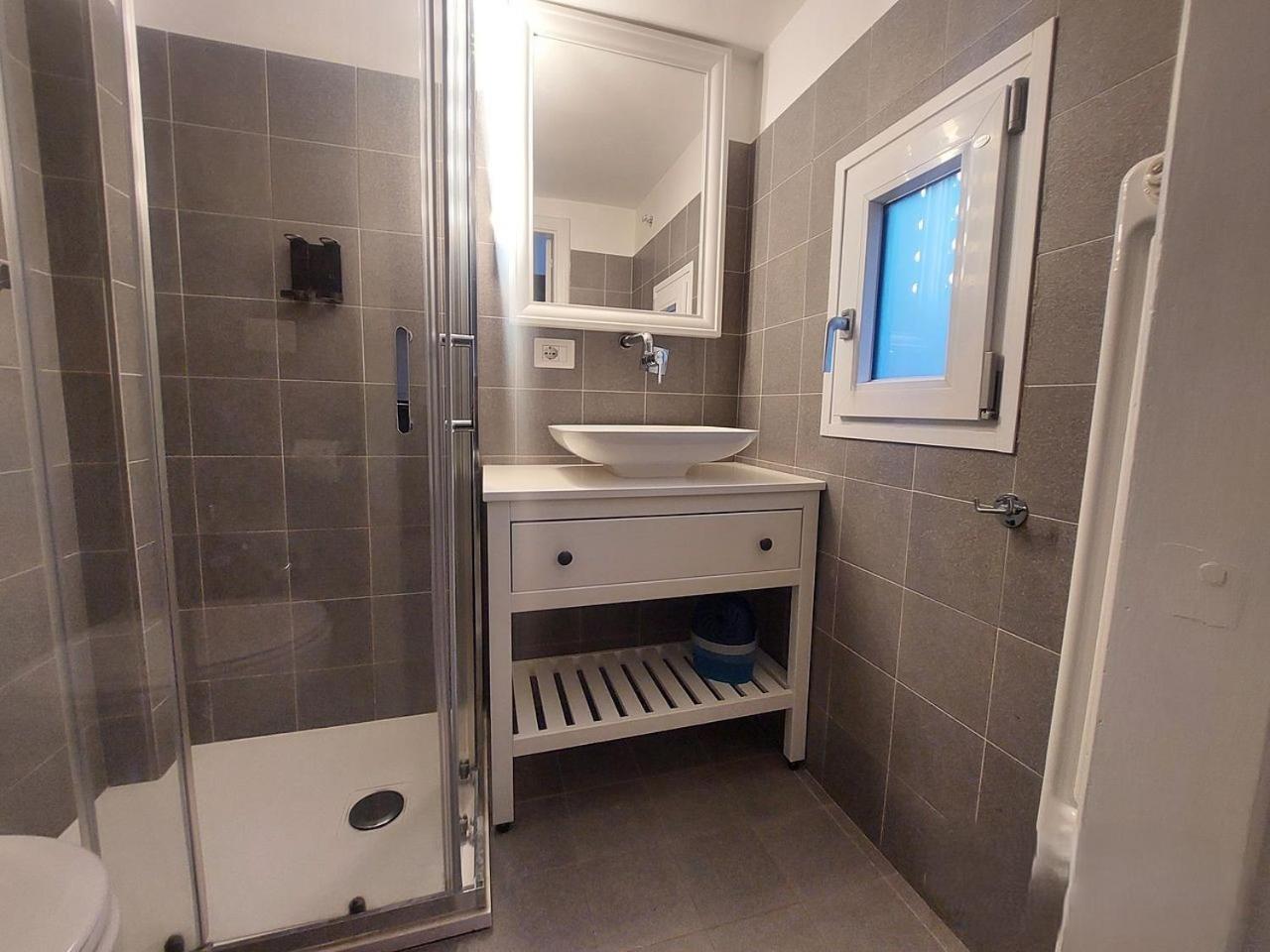 Bari Landlord 242 - Central Station Apartments ภายนอก รูปภาพ