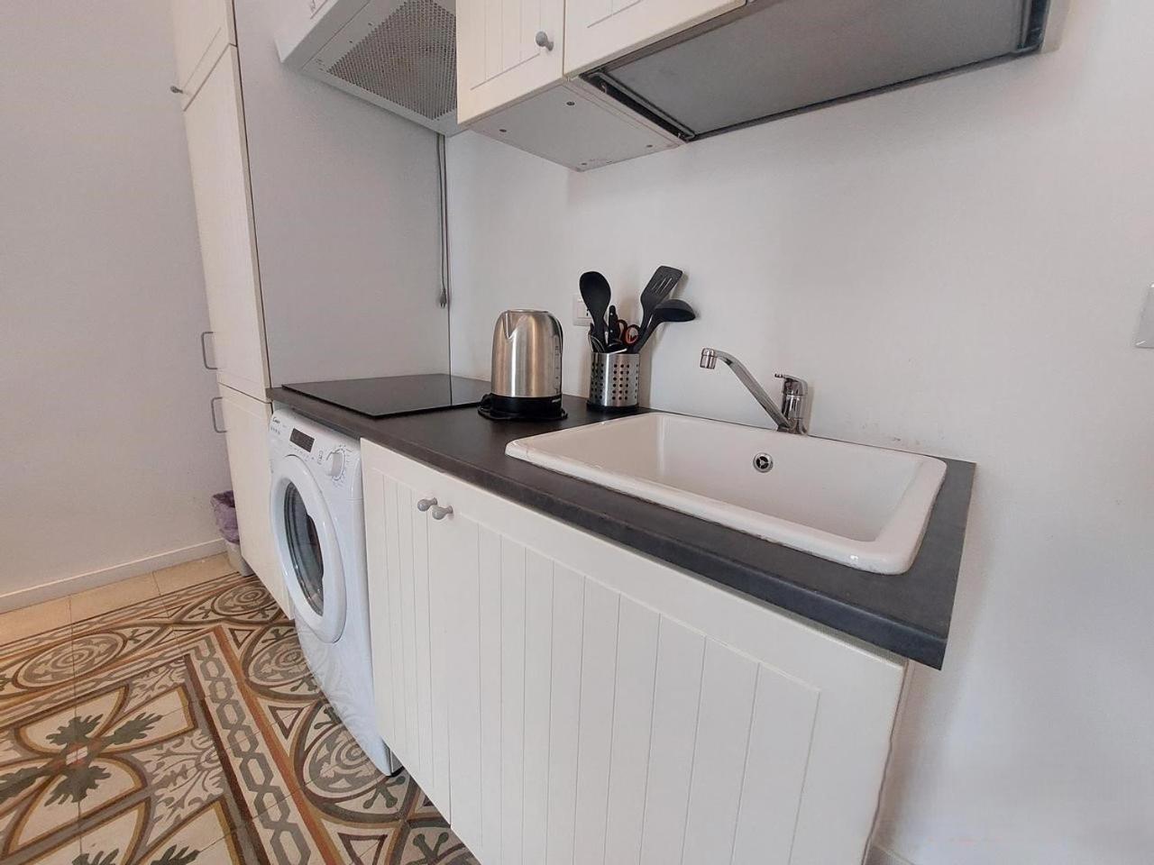Bari Landlord 242 - Central Station Apartments ภายนอก รูปภาพ