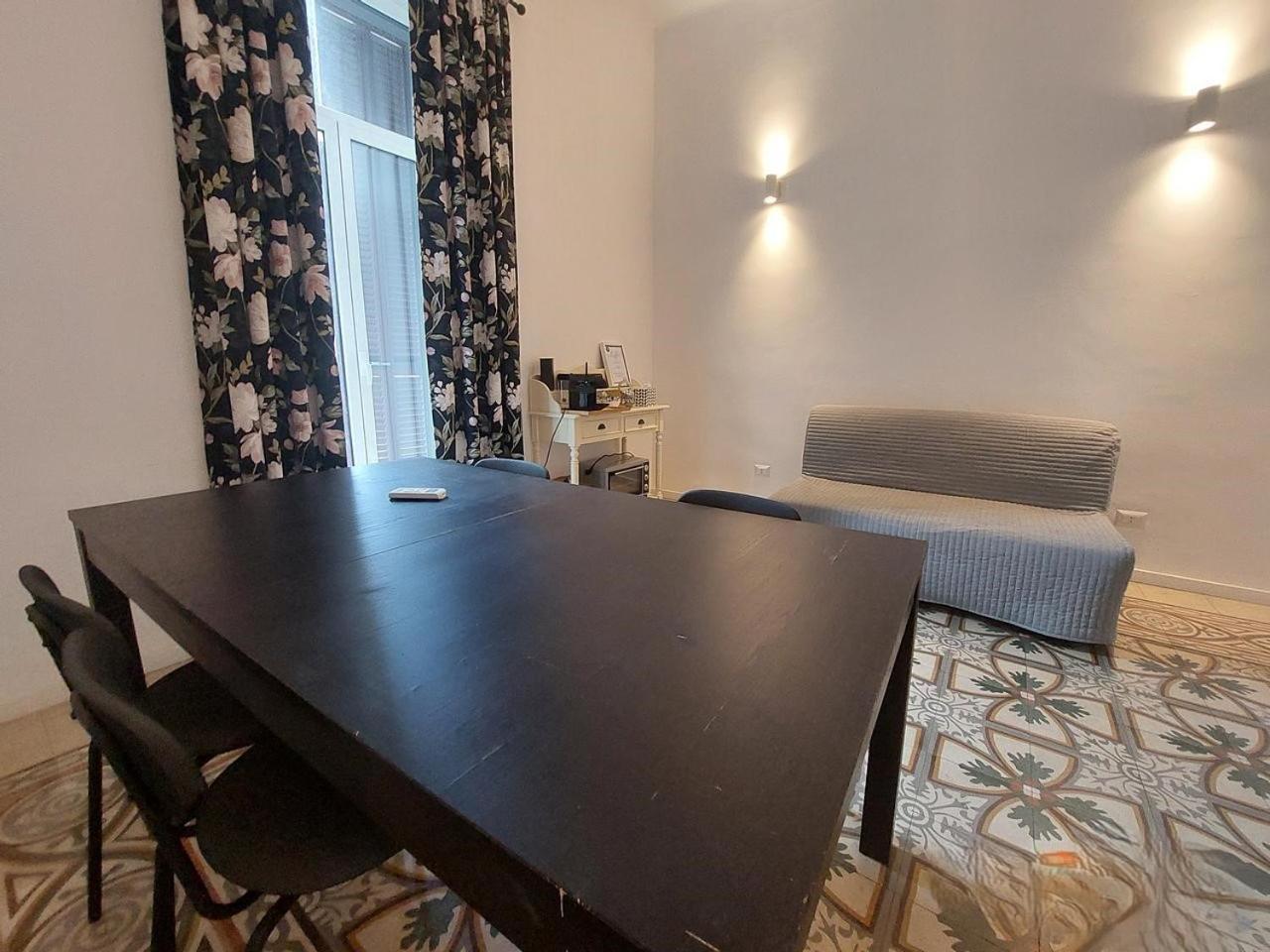 Bari Landlord 242 - Central Station Apartments ภายนอก รูปภาพ