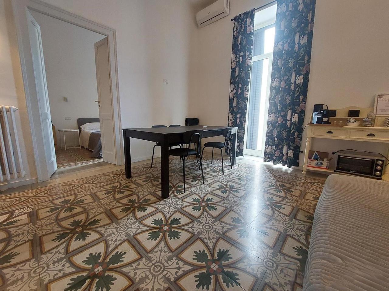 Bari Landlord 242 - Central Station Apartments ภายนอก รูปภาพ