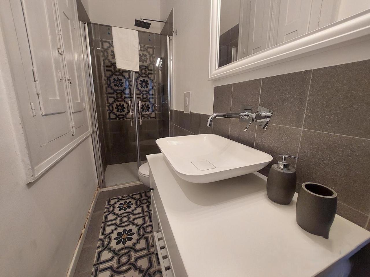 Bari Landlord 242 - Central Station Apartments ภายนอก รูปภาพ